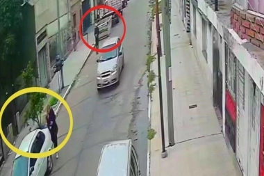 Con gritos amenazadores y empujones, le robó el auto a una mujer desesperada