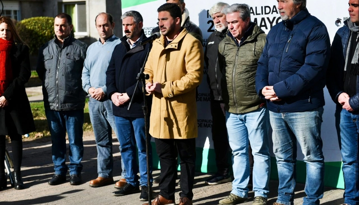 Junto a autoridades, Egüen inauguró las obras sobre la Avenida 18 de Veinticinco de Mayo