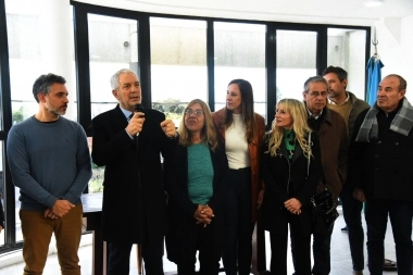 Alak inauguró el nuevo Centro Comunal de Los Hornos: contará con servicios bonaerenses y platenses