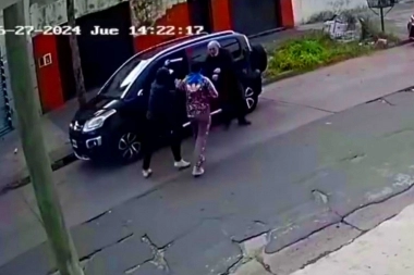 Robos de autos en Tres de Febrero: una mujer fue golpeada y un padre debió rogar por la hija