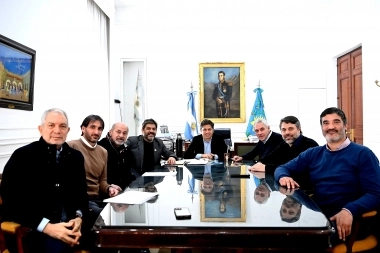 Con la mirada puesta en el Canal Magdalena, Kicillof reunió a intendentes de la Región Capital