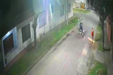 Motochorros en Quilmes: en la misma calle y en 24 horas, asaltaron a dos hombres y uno acabó descalzo