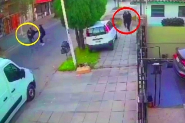 Cacería urbana: delincuentes persiguieron a una pareja y la mujer fue arrastrada por la acera en Tres de Febrero