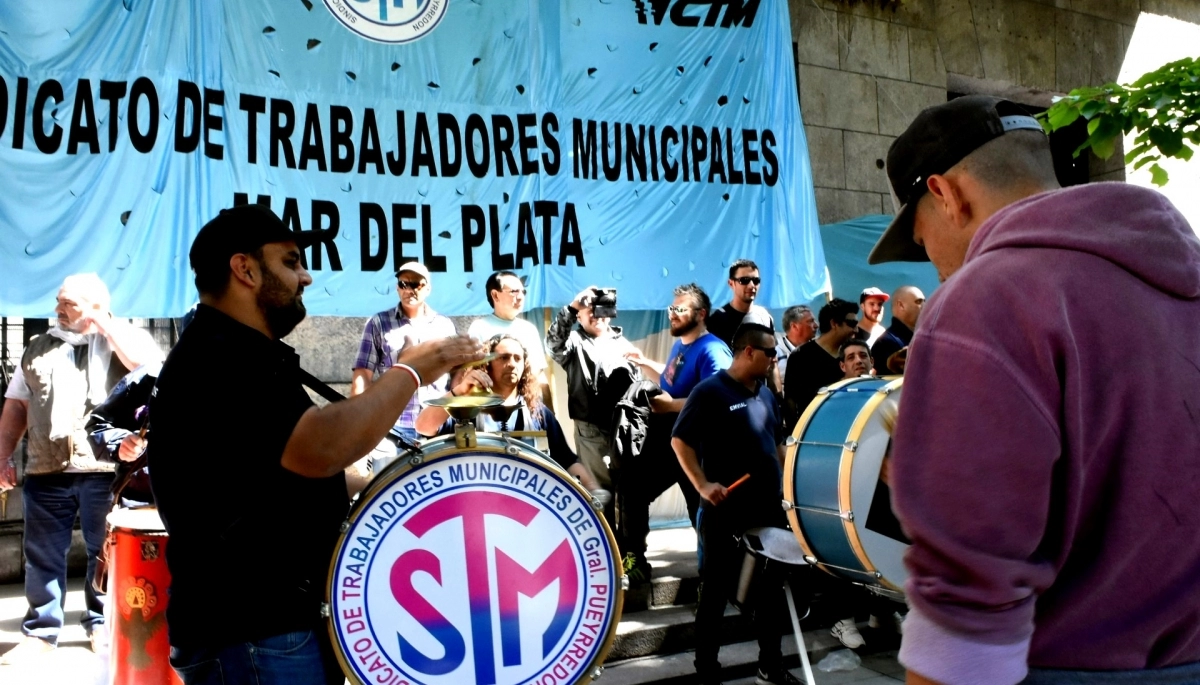 Montenegro contra las cuerdas: municipales pararán por 6 días para exigir mejores salarios