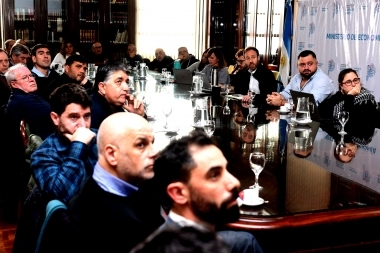 Oferta convincente: docentes y estatales aceptaron la suba salarial que propuso Kicillof para julio