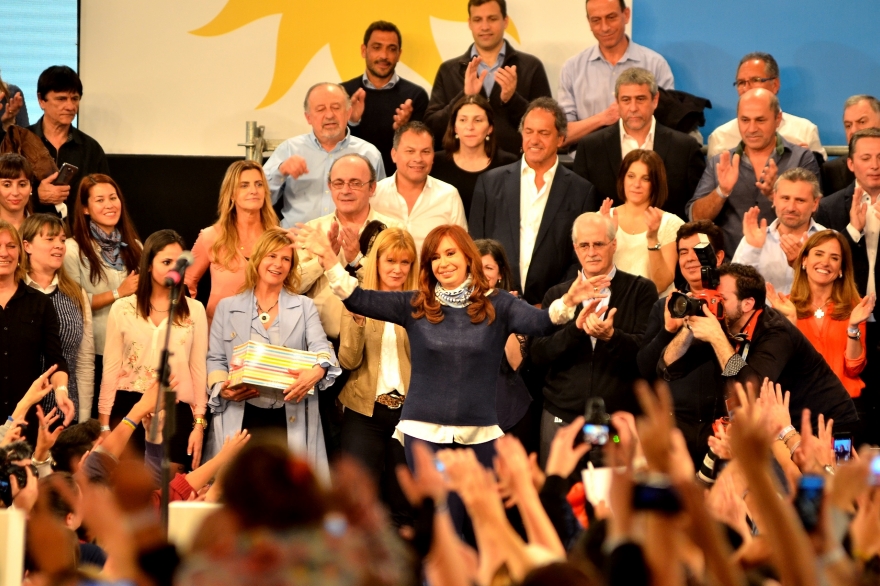 Las postales del acto de Cristina en el Club Atenas de La Plata