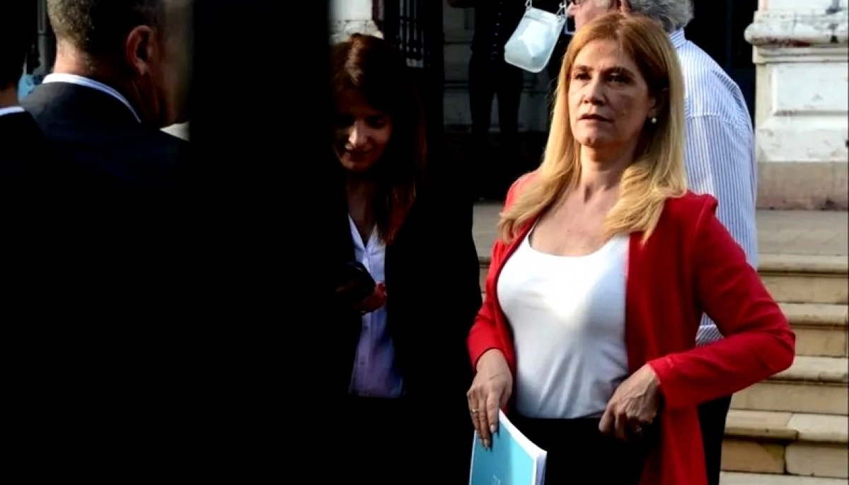 “Otra mala noticia para las PyMes bonaerenses”: Magario fustigó a Milei por facilitar las importaciones