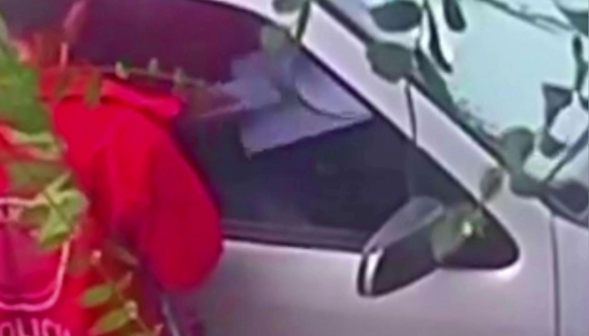 Grabaron a un efectivo de la Policía de la Ciudad en el momento en que habría recibido una coima