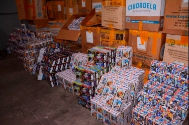 Allanaron dos depósitos y secuestraron 320 millones de pesos en juguetes que serían "truchos"