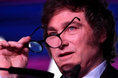 Milei dijo que la planta de GNL no va a estar en Bahía Blanca, porque Kicillof es “comunista”