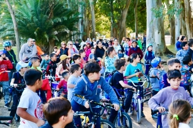 Llegó el “Umbrella Bici Power” a 25 de Mayo, una actividad ambiental para niños y adultos