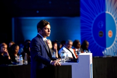 Kicillof se mostró con Baradel y culpó a Milei por el “estado crítico” de la escuela pública