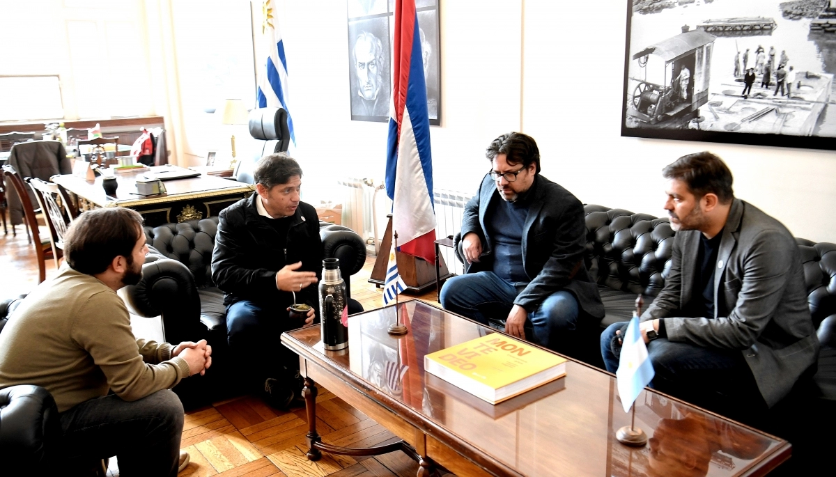 Kicillof cruzó el charco para fomentar acuerdos en Montevideo y visitar a un reconocido líder