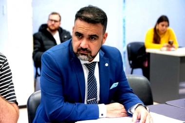 Diputado libertario “dialoguista” afirmó que la planta de GNL en Río Negro es “capricho” de Milei