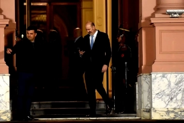 “Inútil esférico”: alfiles de Milei lapidaron a Kicillof por lo sucedido con la planta de GNL