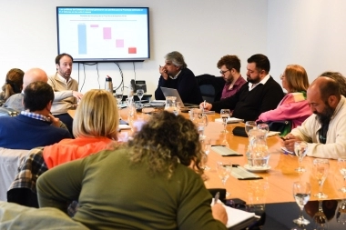 Paritarias de agosto: Kicillof convocó a estatales para una nueva negociación