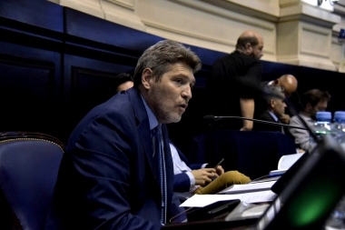 Un diputado bonaerense habló de un “Juicio Político” a Kicillof por la planta de GNL