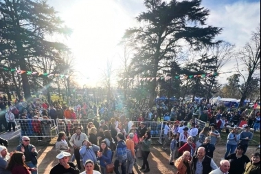 Fiesta en Roque Pérez: Sciaini encabezó la celebración por el 112º aniversario de Carlos Beguerie