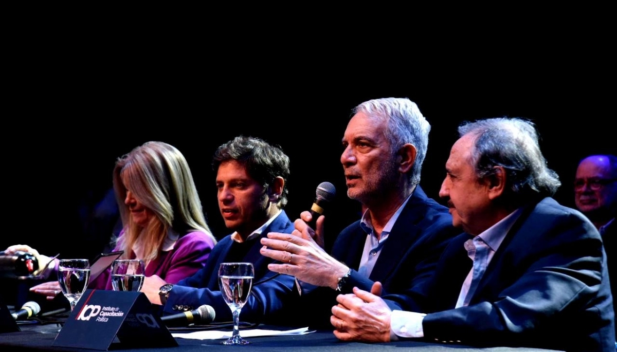 Frente a una multitud de jóvenes, Alak y Kicillof inauguraron el curso de formación política