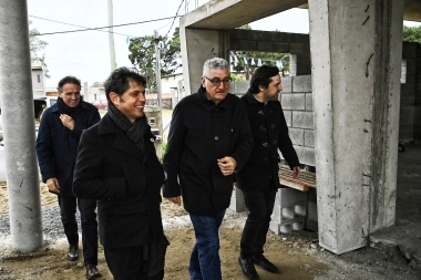 Kicillof inauguró un CAPS en Villa Gesell y volvió a cargar contra Milei: “Nos quiere fundir”