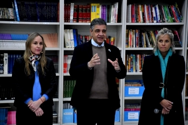 CABA regulará el uso del celular en las aulas porteñas: cuándo estará permitido usarlo