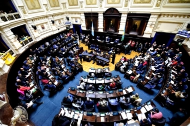 Se reactiva Diputados en la Provincia: planta de GNL, RIGI y el escándalo de Alberto Fernández
