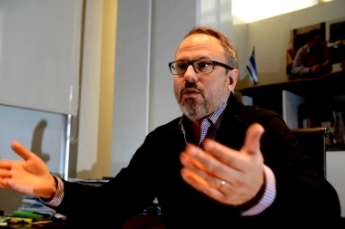 Mientras Valenzuela pasea en el “trencito de la alegría”, Tres de Febrero tiembla por la inseguridad