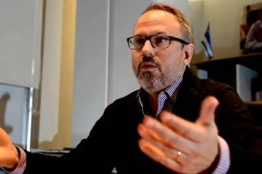 Sospechosos “negociados” y polémicos proyectos: Valenzuela surfea una ola de repudios en Tres de Febrero