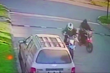 Motochorros en Merlo: le apuntaron con la pistola a la cabeza y le robaron las pertenencias