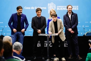 Radicalismo presente: Lucía Gómez visitó el Salón Dorado y participó de la firma del Fondo Municipal