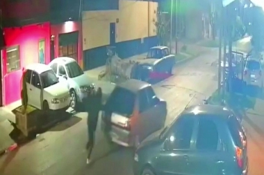 Inseguridad en Lanús: robaron un auto a la rastra y a metros de la comisaría