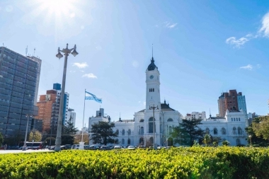La Plata volvió a aumentar los salarios de los empleados municipales: cuánto subió