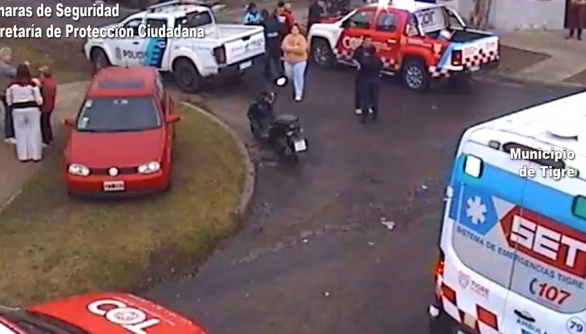 Motoqueros fueron auxiliados tras un violento choque con un automóvil