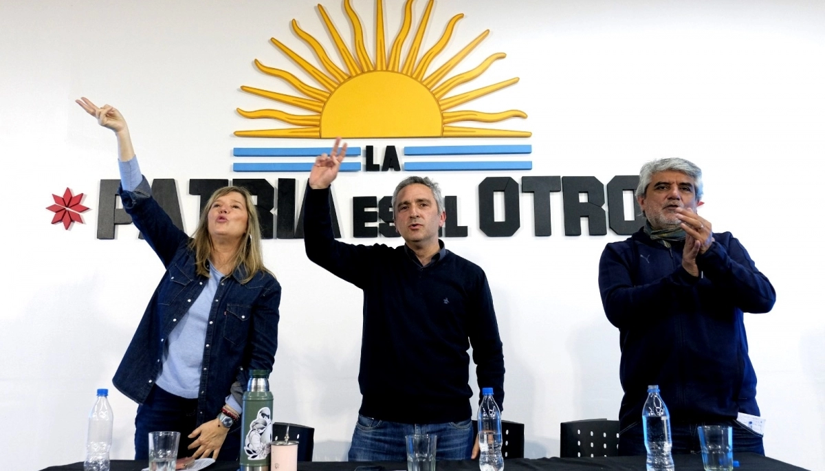 Con vistas al 2025, Larroque encabezó el estreno de un local de la agrupación “La Patria es el Otro”