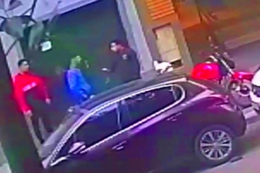 Salvaje agresión en la Ciudad: esperó a que salga de la casa y por un milagro no lo mató a trompadas