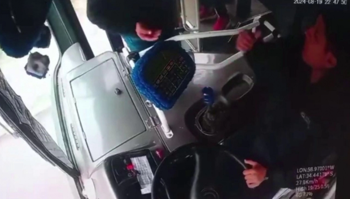 Chofer de colectivos fue agredido por un pasajero que habría pretendido viajar unos km sin pagar