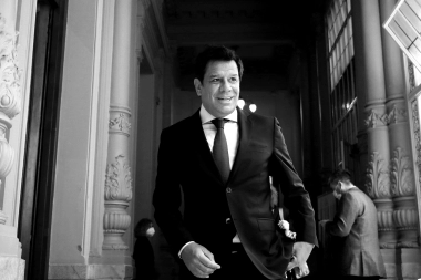 Manes pone un nuevo nombre a la cancha para salpicar la unidad de Abad en la UCR bonaerense