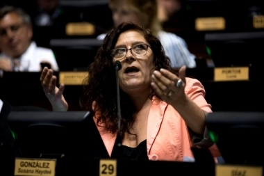 “Vamos a morir”: el desafortunado comentario de una diputada bonaerense por el incendio en la planta de YPF