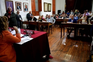 Kirchneristas se aliaron con libertarios para dejar a un intendente massista cerca del precipicio