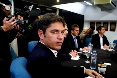 Mano a mano: una encuesta señaló quién tiene mejor imagen entre Milei y Kicillof