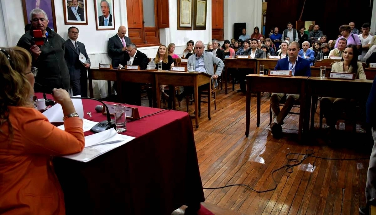 Kirchneristas se aliaron con libertarios para dejar a un intendente massista cerca del precipicio