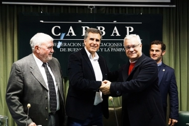 Juanci Martínez firmó un convenio de cooperación para el desarrollo agrícola de Rivadavia