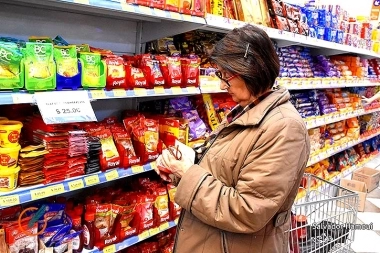 El consumo continúa en caída y el gobierno bonaerense le pidió a Milei “reorientar” el modelo económico