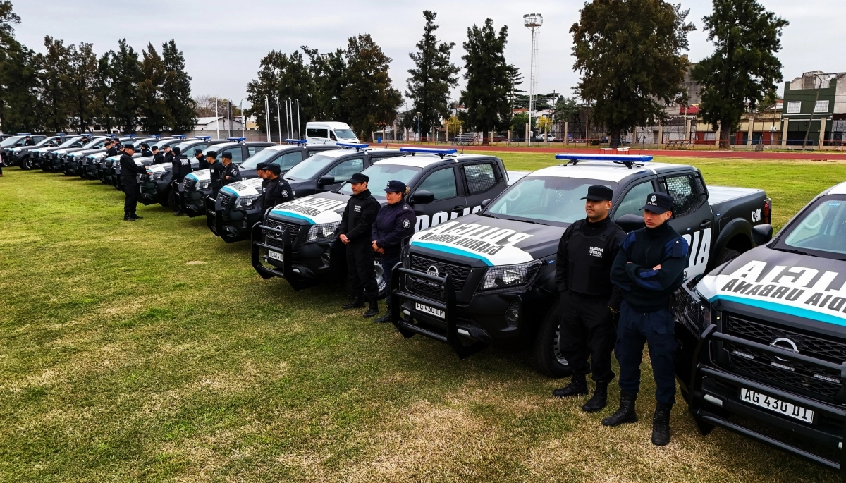 Javier Alonso visitó La Matanza para la entrega de 100 patrulleros y efectivos oficiales