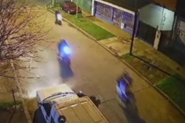 Son maldad pura: motochorros atacaron a un hombre cuando iba a trabajar y le sacaron la bicicleta