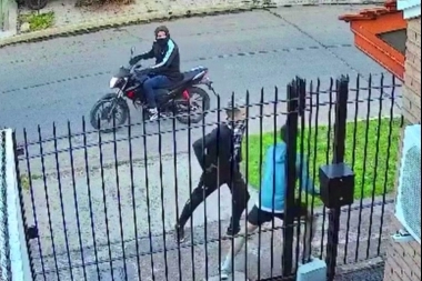 Motochorros en Quilmes: jóvenes aterrados perdieron las pertenencias en tiempo récord