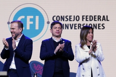 Kicillof arribó a Ezeiza para presentar una nueva escuela y un programa industrial local