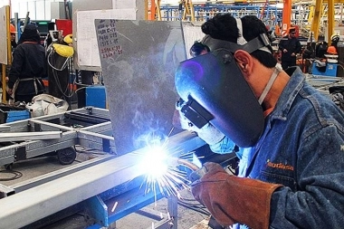 Adolfo Gonzales Chaves anunció los cursos para la Introducción Laboral a la Industria Metalmecánica