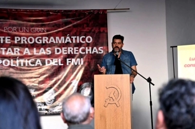 Kicillof extiende su mano al comunismo para apuntalar su candidatura presidencial