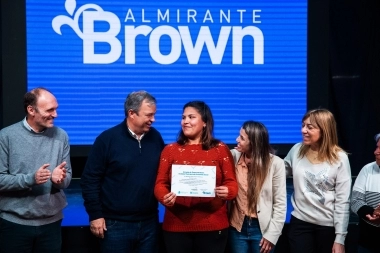 Capacitación en la escuela “Incuba Brown”: Cascallares entregó diplomas a emprendedores locales
